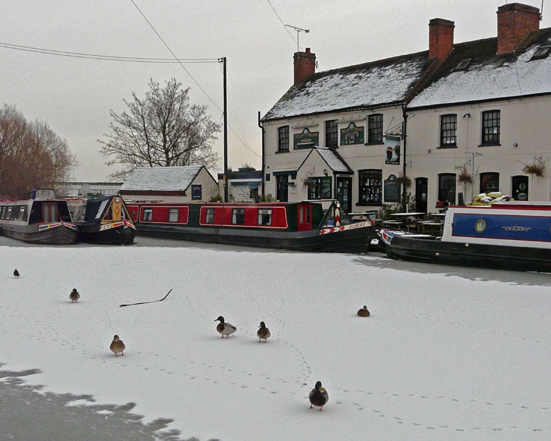 Fergies Canal Side Cottage วอร์ริก ภายนอก รูปภาพ