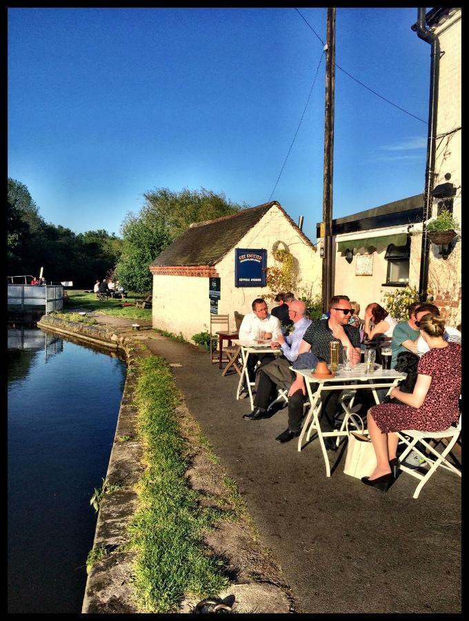 Fergies Canal Side Cottage วอร์ริก ภายนอก รูปภาพ