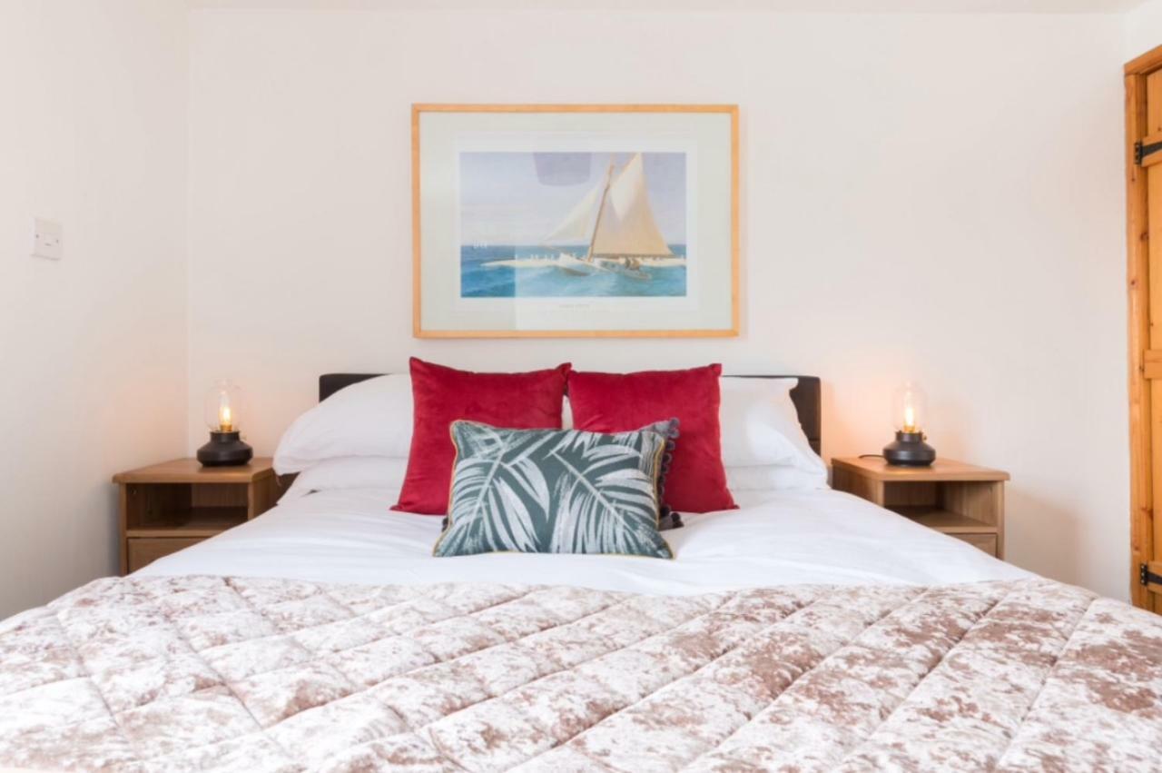 Fergies Canal Side Cottage วอร์ริก ภายนอก รูปภาพ