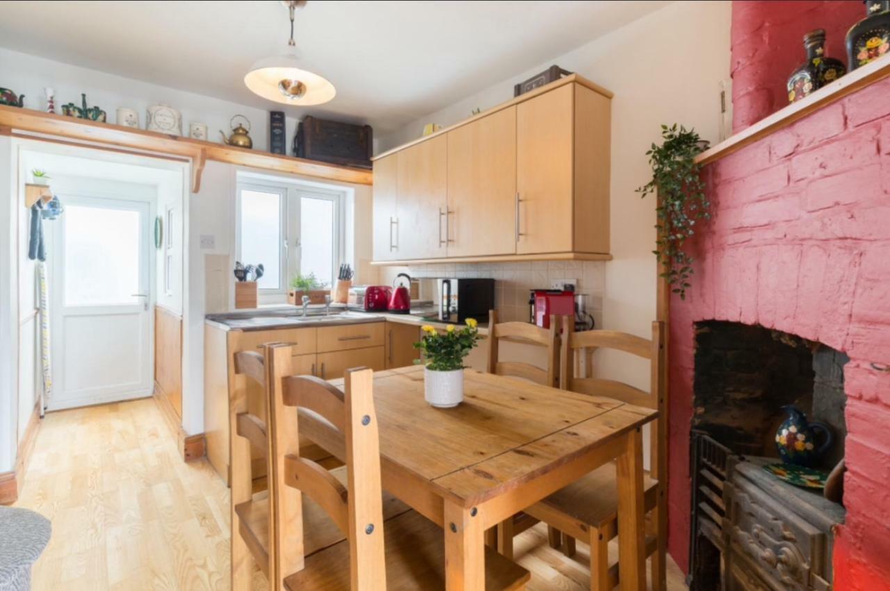 Fergies Canal Side Cottage วอร์ริก ภายนอก รูปภาพ