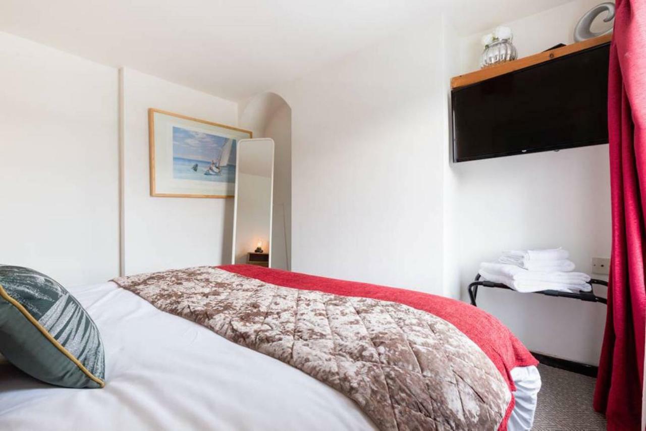 Fergies Canal Side Cottage วอร์ริก ภายนอก รูปภาพ