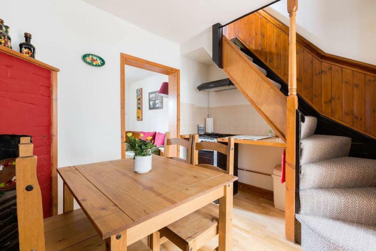 Fergies Canal Side Cottage วอร์ริก ภายนอก รูปภาพ