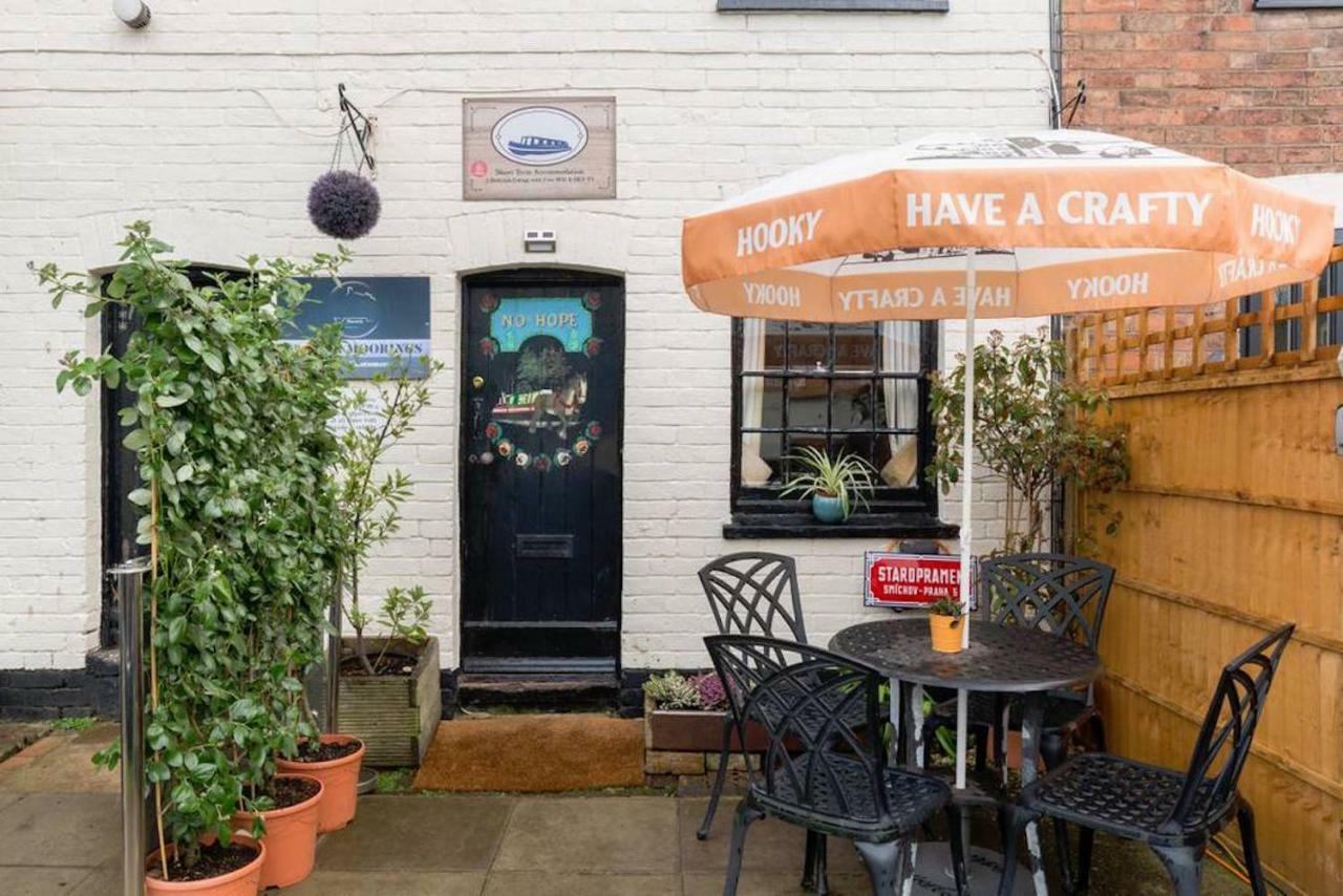 Fergies Canal Side Cottage วอร์ริก ภายนอก รูปภาพ