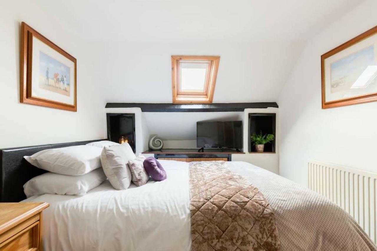Fergies Canal Side Cottage วอร์ริก ภายนอก รูปภาพ