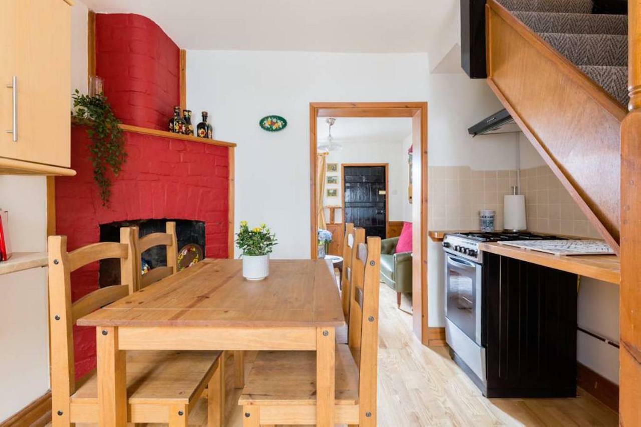 Fergies Canal Side Cottage วอร์ริก ภายนอก รูปภาพ