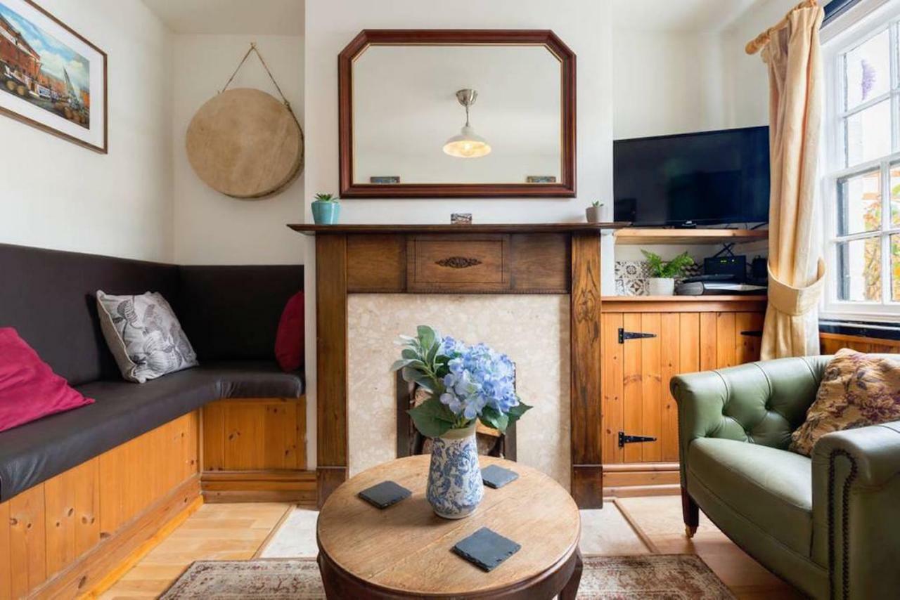 Fergies Canal Side Cottage วอร์ริก ภายนอก รูปภาพ