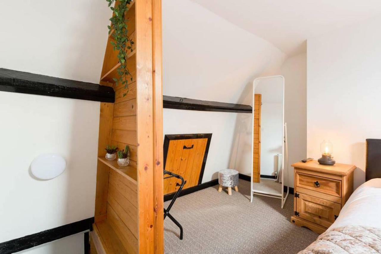 Fergies Canal Side Cottage วอร์ริก ภายนอก รูปภาพ