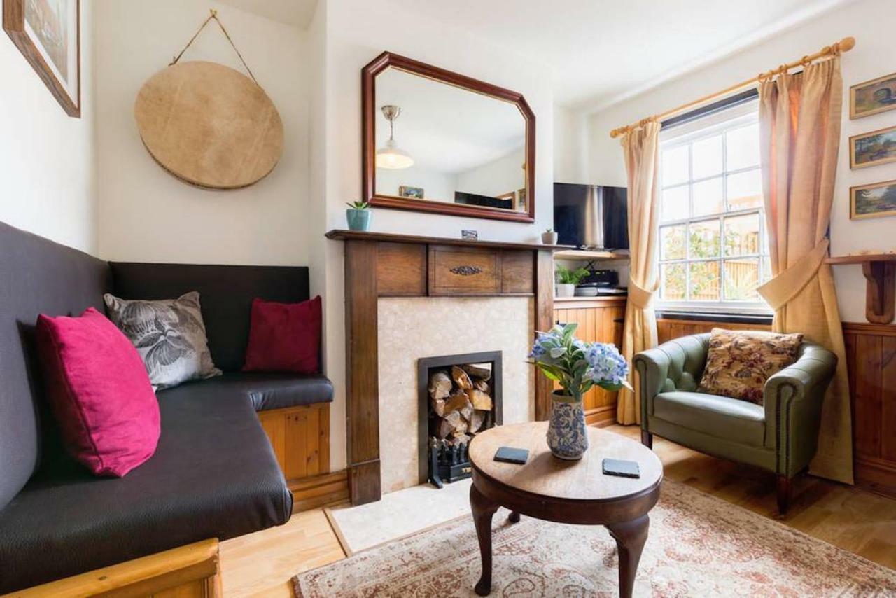 Fergies Canal Side Cottage วอร์ริก ภายนอก รูปภาพ