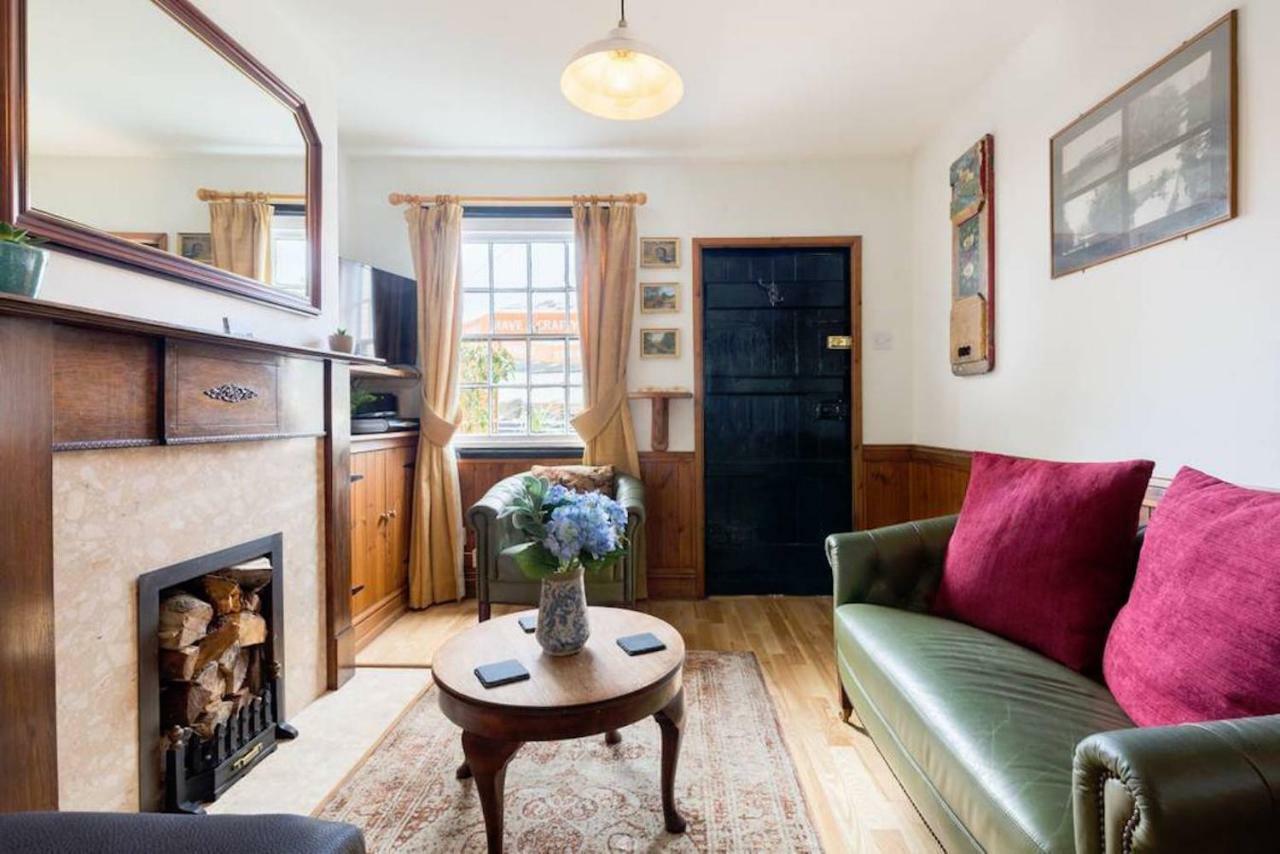 Fergies Canal Side Cottage วอร์ริก ภายนอก รูปภาพ