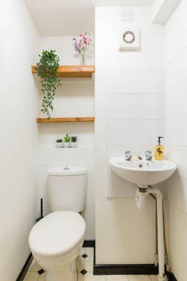 Fergies Canal Side Cottage วอร์ริก ภายนอก รูปภาพ