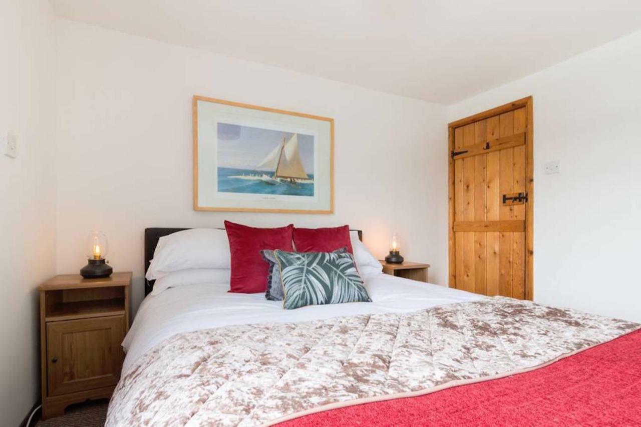 Fergies Canal Side Cottage วอร์ริก ภายนอก รูปภาพ